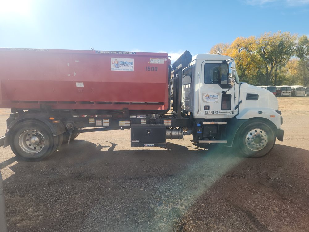 Bigfoot Portables roll off truck delivering a dumpster to a jobsite